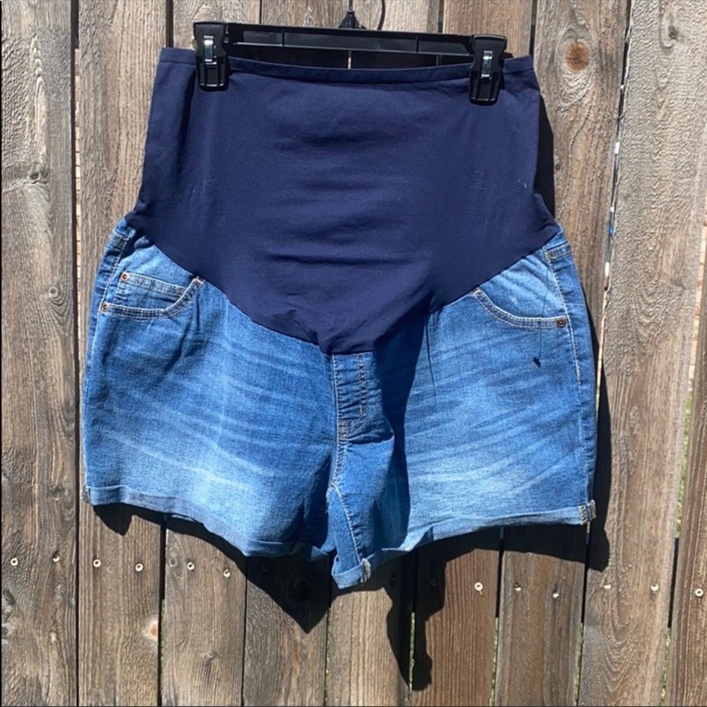 Time and Tru Maternity Over the Belly Shorts - Picture 2 of 6